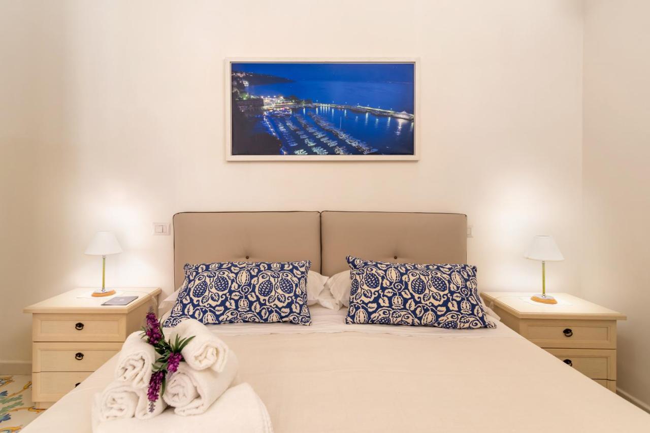 Comfy Apt 4 Sleeps Right In The Centre ซอร์เรนโต ภายนอก รูปภาพ